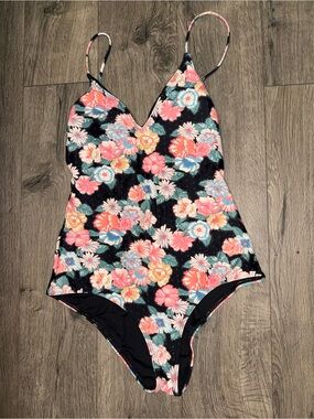 Floral print O’Neill one-piece swimsuit size medium NWT